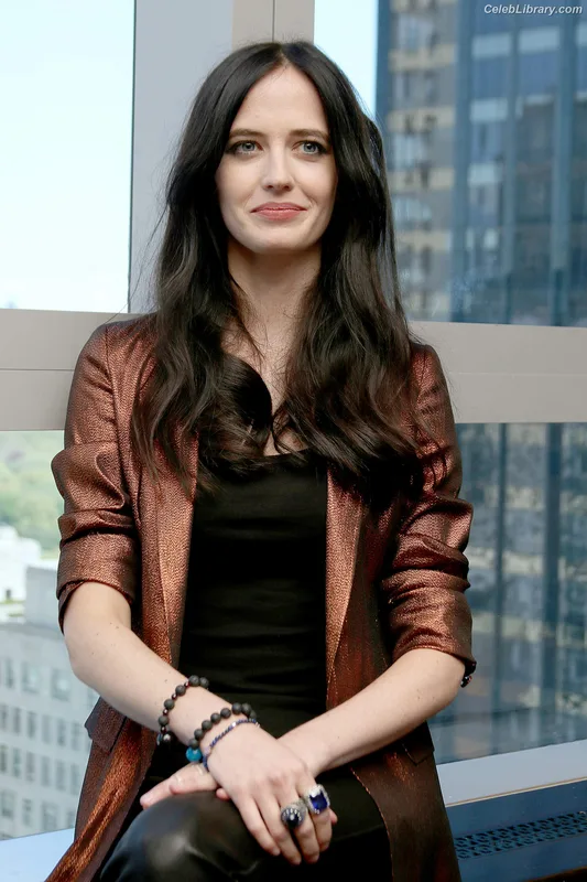 Eva Green photo 17 of 372