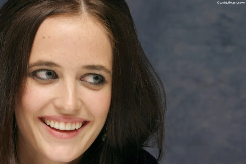 Eva Green photo 10 of 372