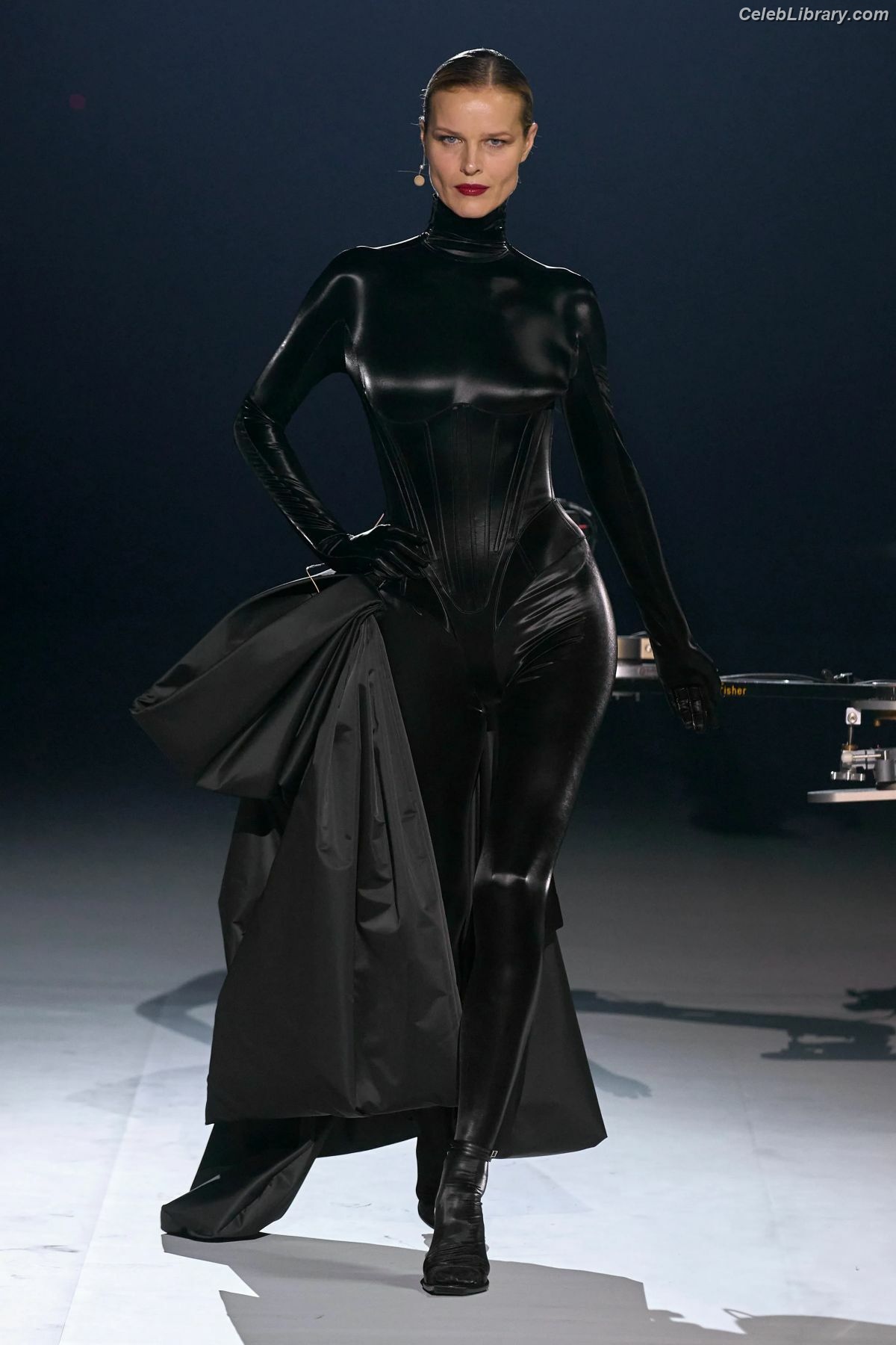 Eva Herzigova photo 11 of 62