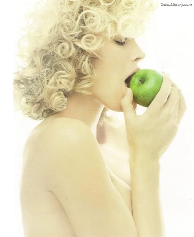 Eva Herzigova photo 2 of 62