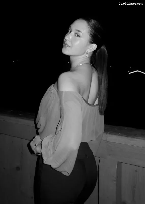 Eva Lys photo 14 of 466