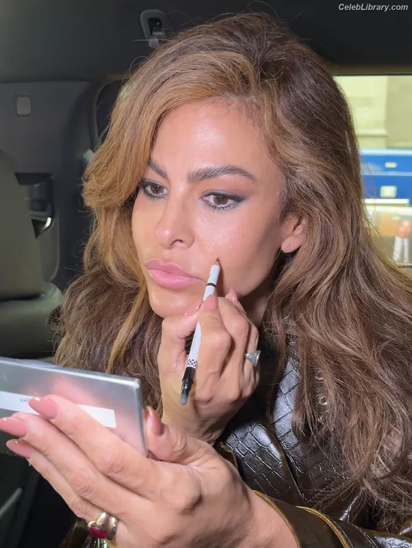 Eva Mendes photo 5 of 311