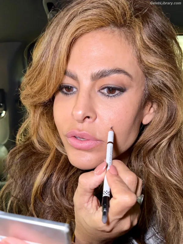Eva Mendes photo 6 of 311
