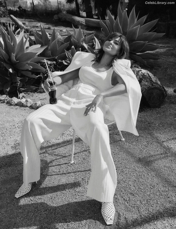 Eva Mendes photo 20 of 311