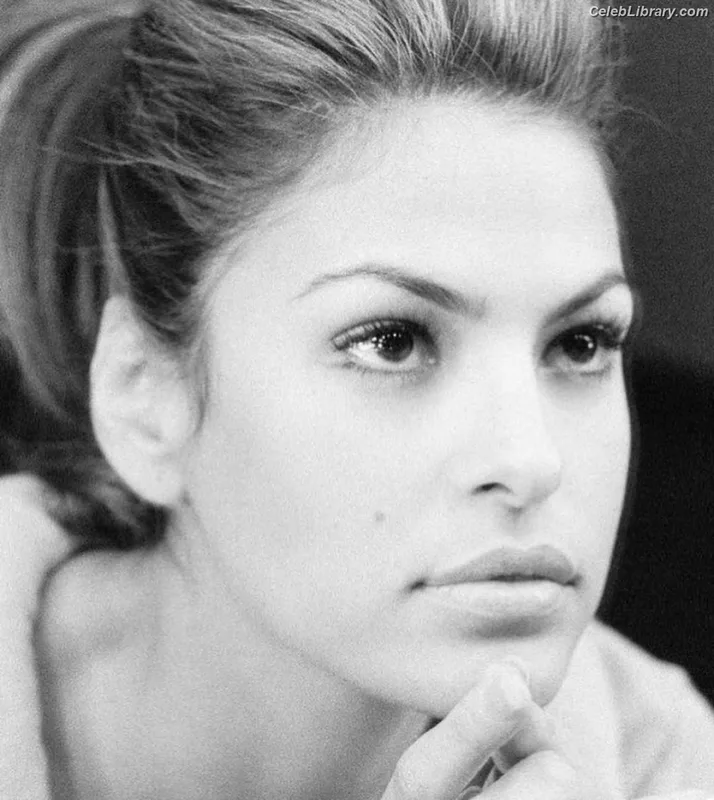 Eva Mendes photo 8 of 311