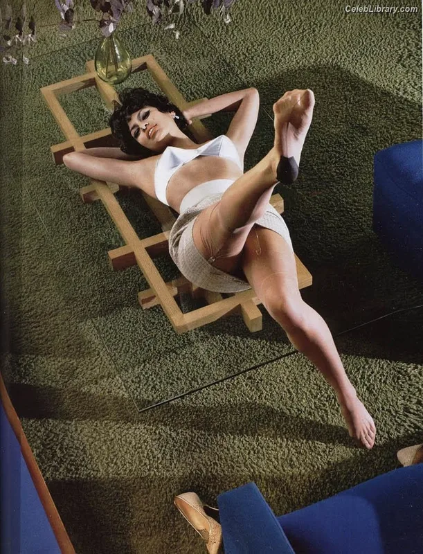 Eva Mendes photo 2 of 311