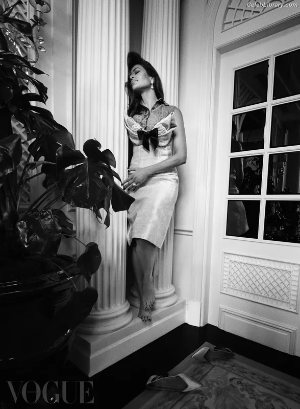 Eva Mendes photo 3 of 311