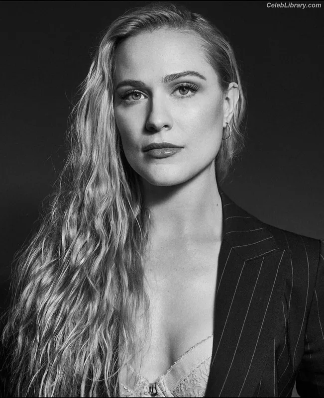 Evan Rachel Wood photo 9 of 75