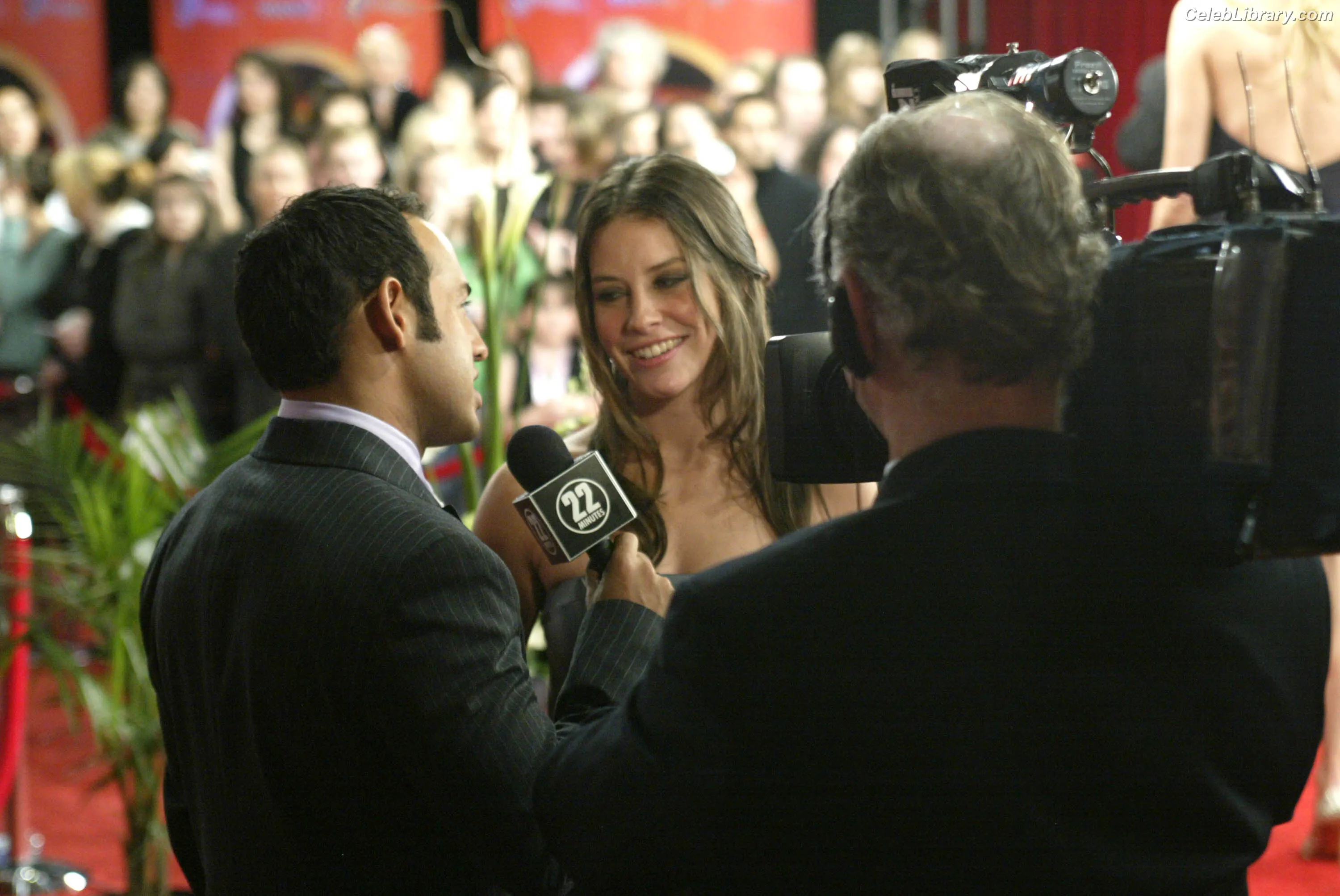 Evangeline Lilly photo 1 of 409