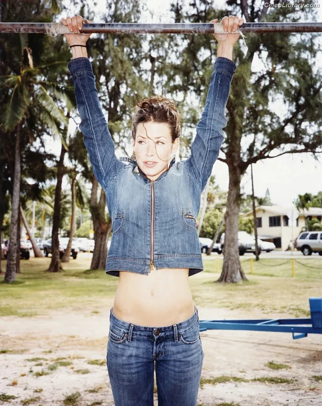 Evangeline Lilly photo 17 of 409