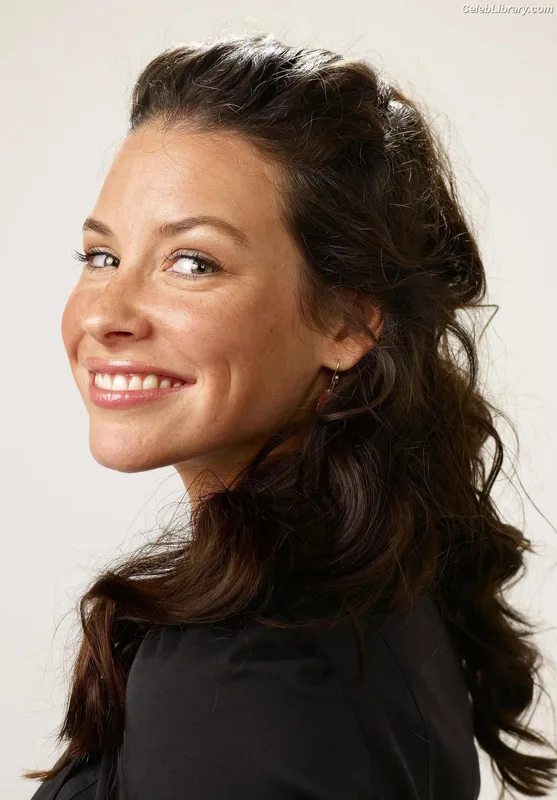 Evangeline Lilly photo 1 of 409