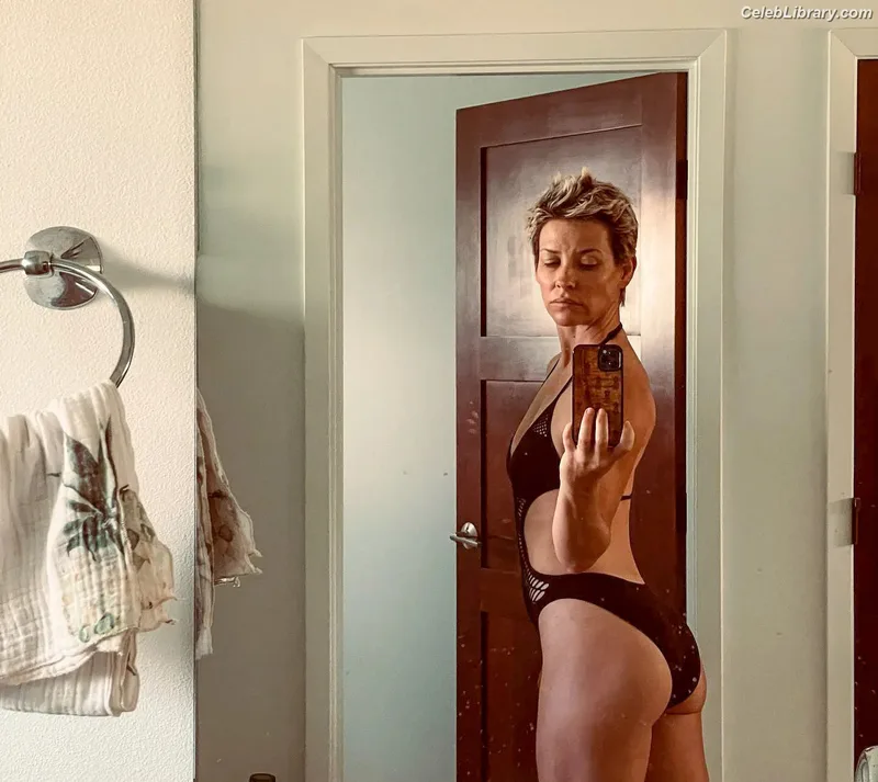 Evangeline Lilly photo 12 of 409