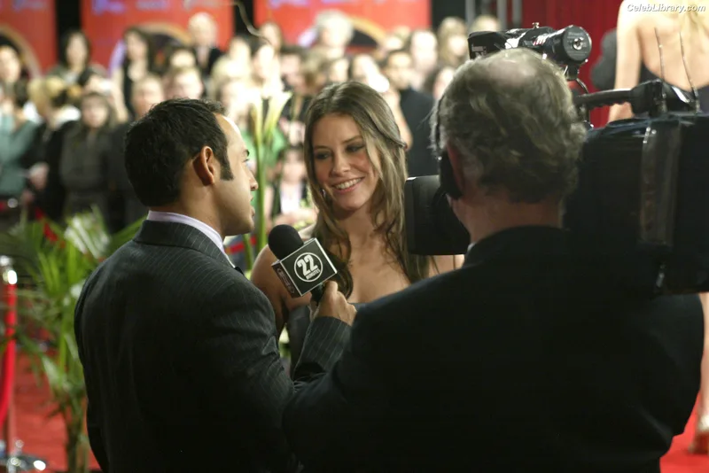 Evangeline Lilly photo 1 of 409