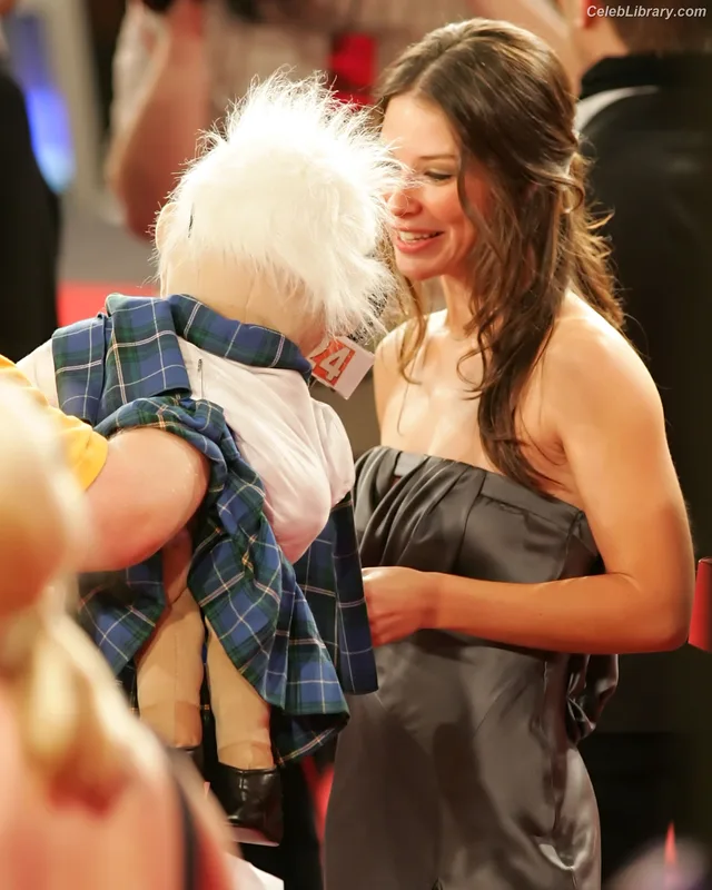 Evangeline Lilly photo 10 of 409