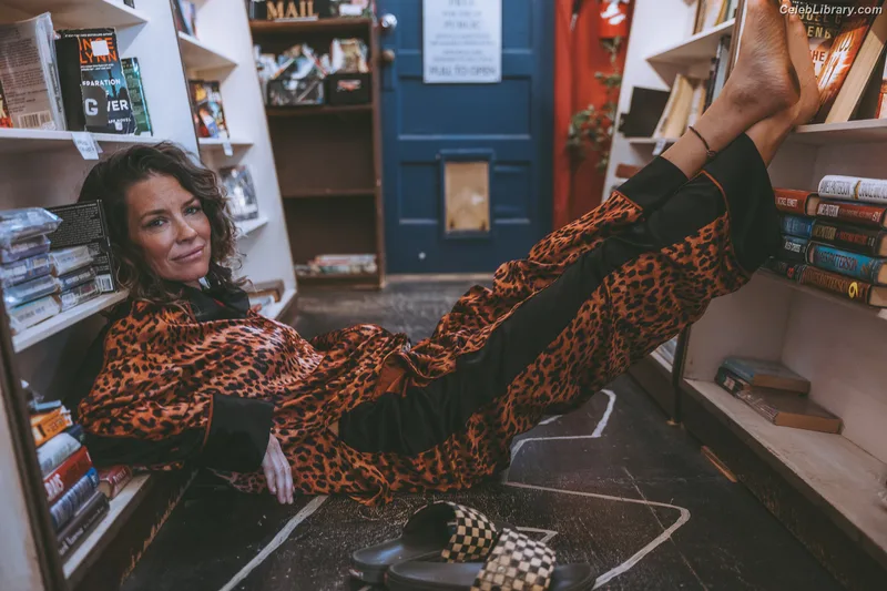 Evangeline Lilly photo 17 of 409