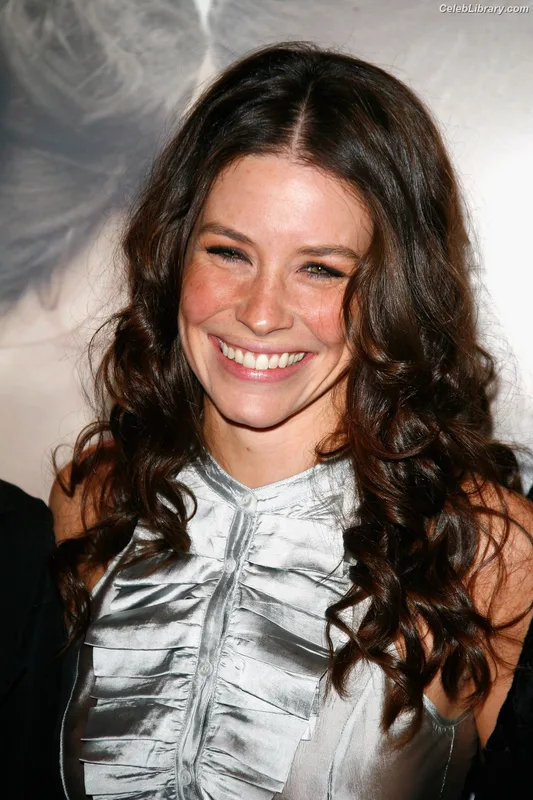 Evangeline Lilly photo 1 of 409
