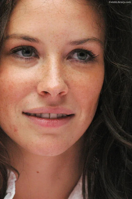 Evangeline Lilly photo 16 of 409