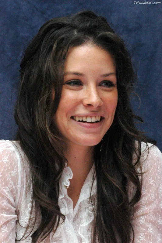 Evangeline Lilly photo 21 of 409