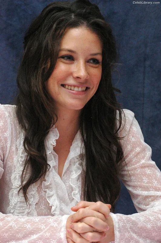 Evangeline Lilly photo 1 of 409