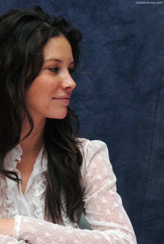 Evangeline Lilly photo 2 of 409