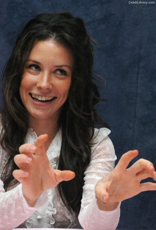 Evangeline Lilly photo 4 of 409