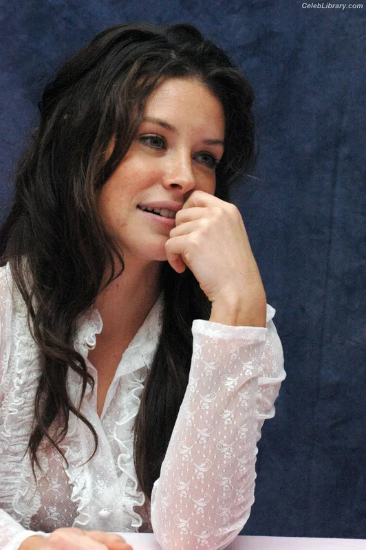 Evangeline Lilly photo 5 of 409
