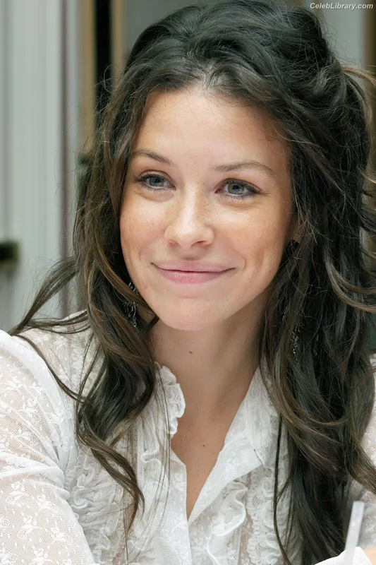 Evangeline Lilly photo 9 of 409