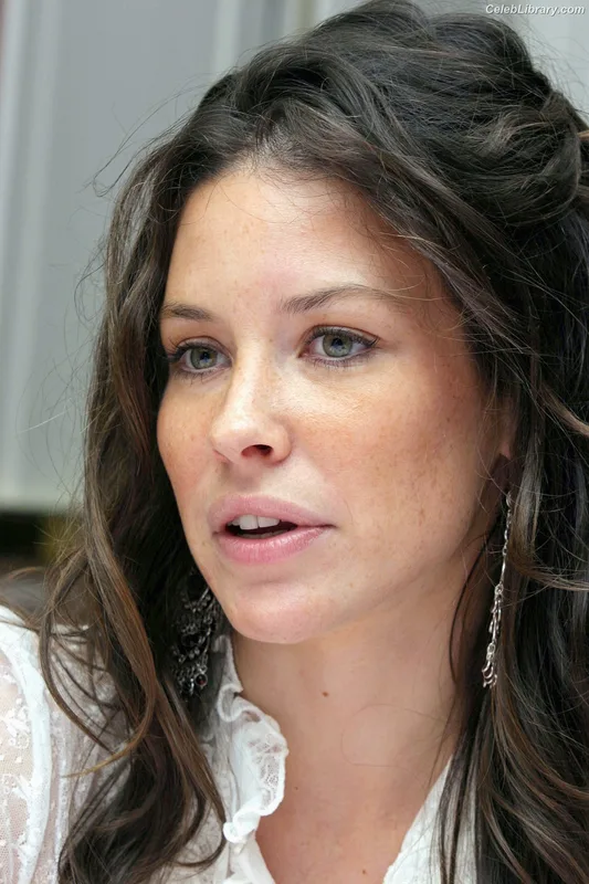 Evangeline Lilly photo 10 of 409