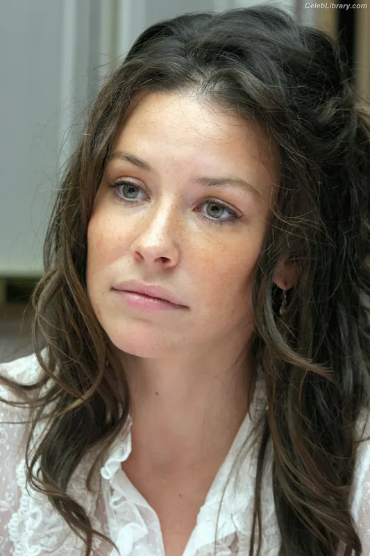Evangeline Lilly photo 11 of 409
