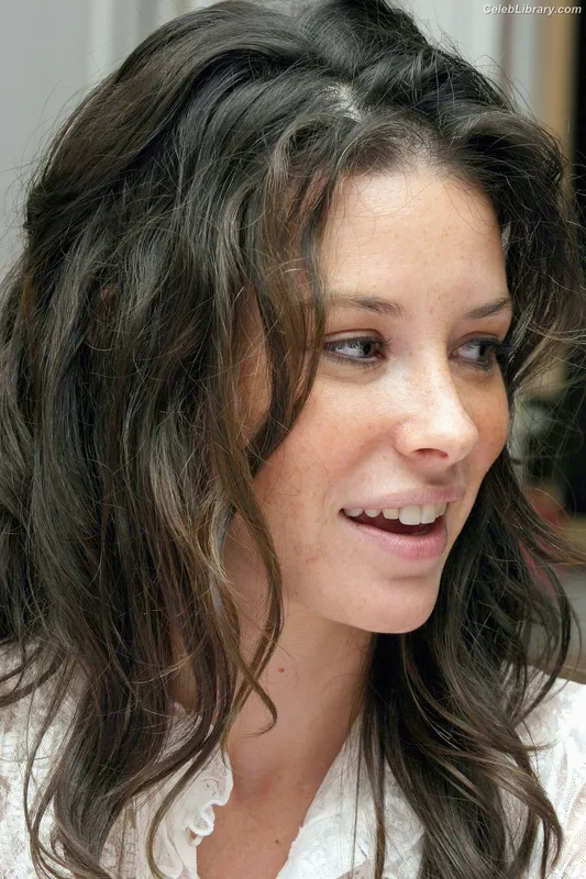 Evangeline Lilly photo 12 of 409