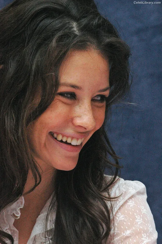 Evangeline Lilly photo 13 of 409
