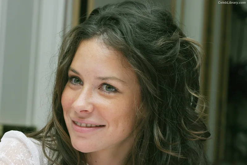 Evangeline Lilly photo 14 of 409