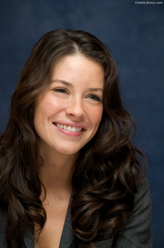 Evangeline Lilly photo 3 of 409