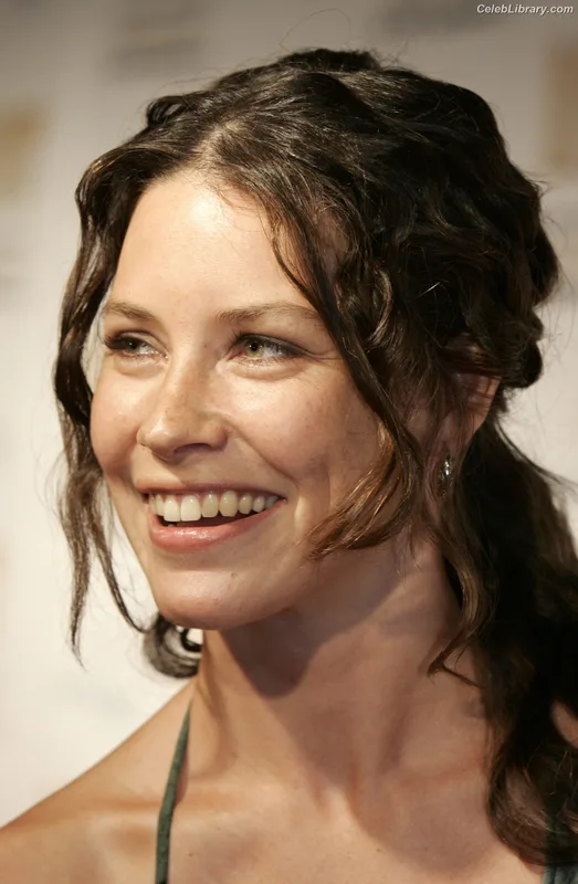 Evangeline Lilly photo 3 of 409