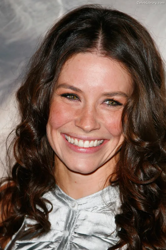Evangeline Lilly photo 9 of 409