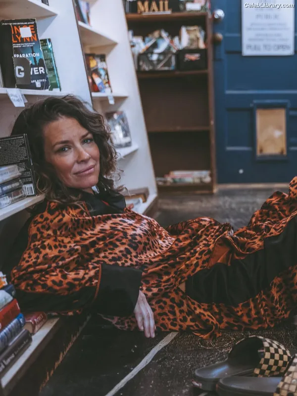Evangeline Lilly photo 12 of 409