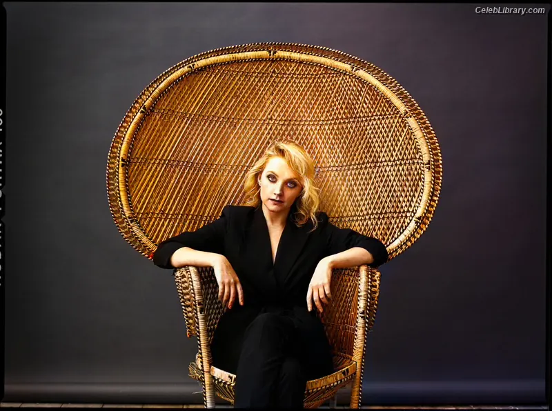 Evanna Lynch photo 4 of 389