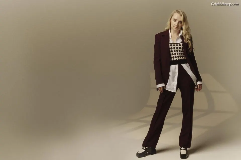 Evanna Lynch photo 23 of 389