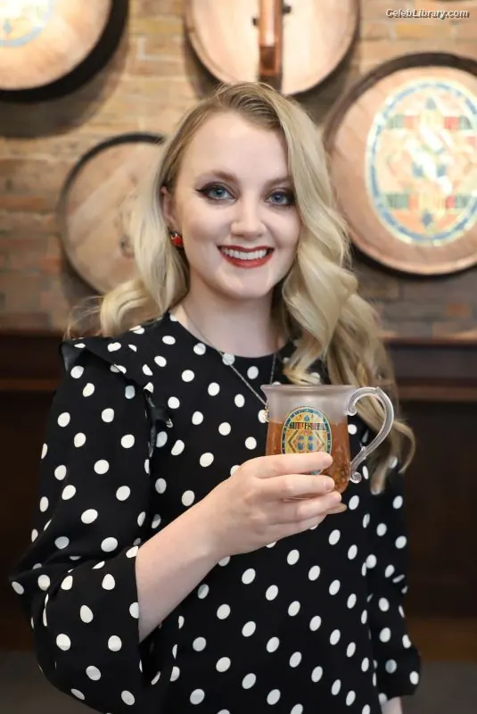 Evanna Lynch photo 15 of 389