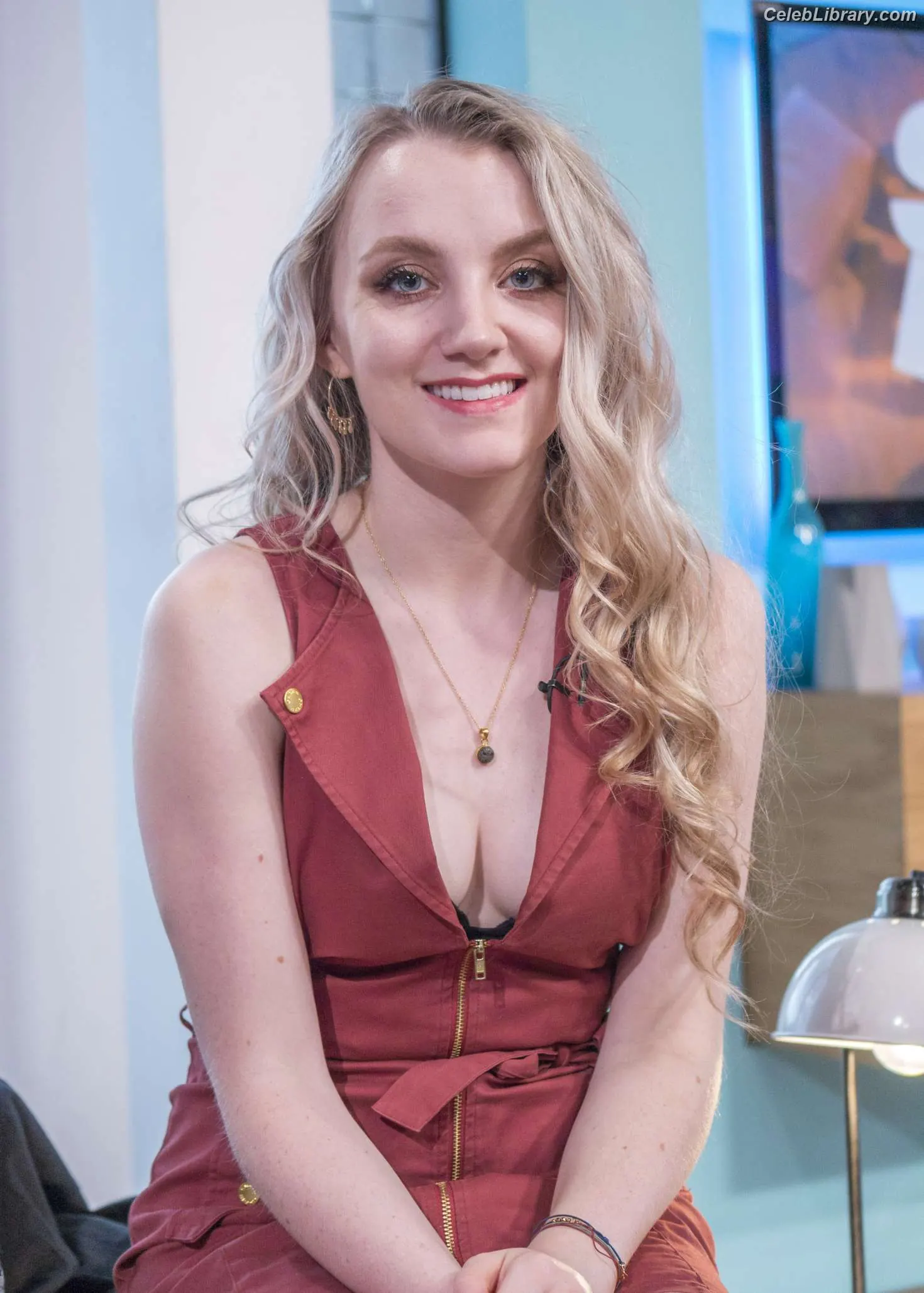 Evanna Lynch photo 6 of 389