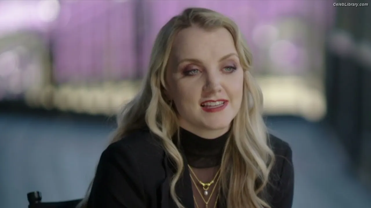 Evanna Lynch photo 14 of 389