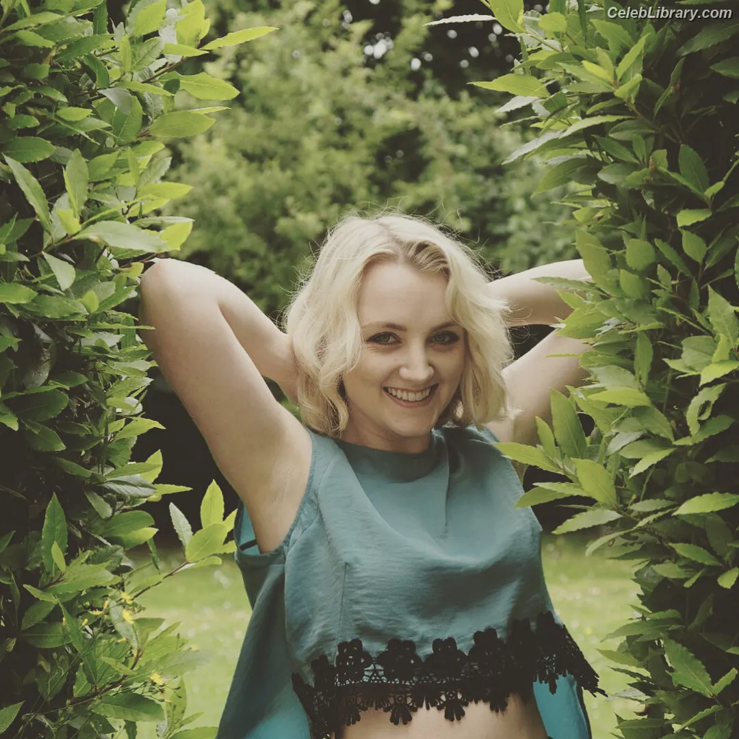 Evanna Lynch photo 20 of 389