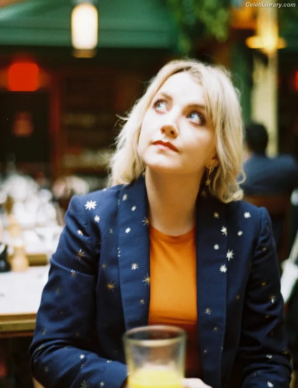 Evanna Lynch photo 1 of 389