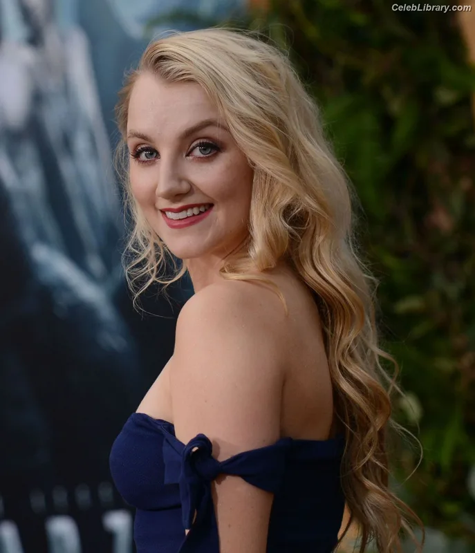 Evanna Lynch photo 17 of 389