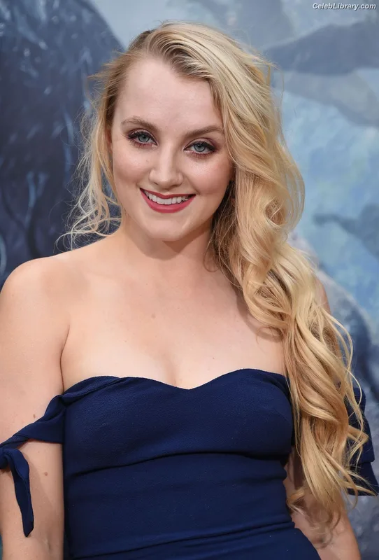 Evanna Lynch photo 2 of 389