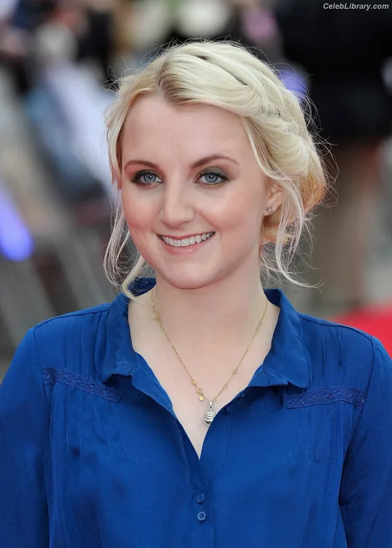 Evanna Lynch photo 7 of 389