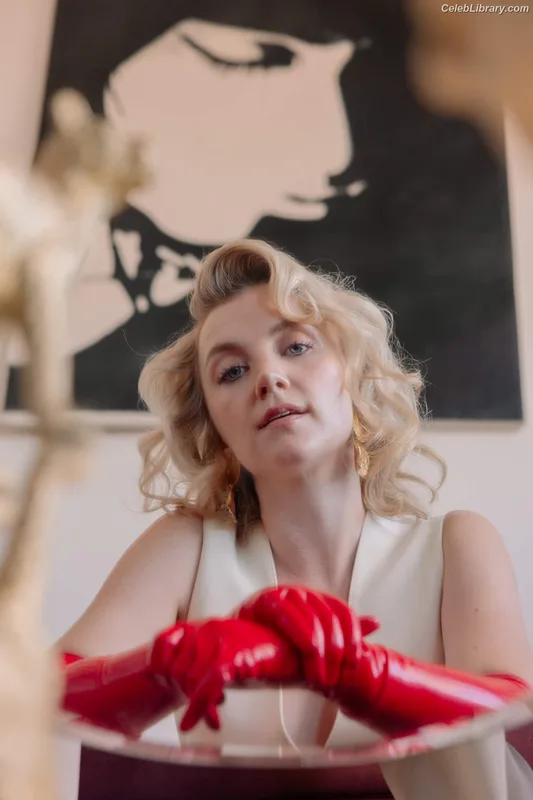 Evanna Lynch photo 1 of 389