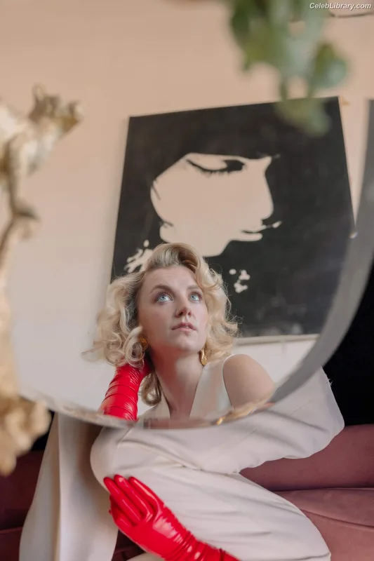 Evanna Lynch photo 2 of 389