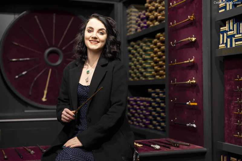 Evanna Lynch photo 21 of 389