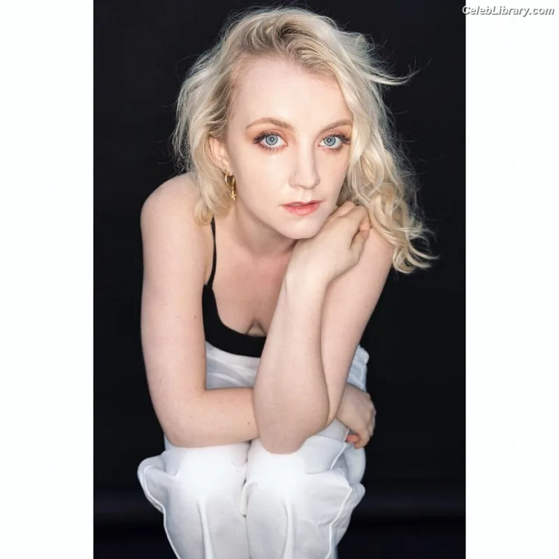 Evanna Lynch photo 5 of 389